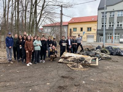 Zhruba půl tuny odpadu uklidili žáci AGEL Střední zdravotnické školy a Vyšší odborné školy zdravotnické v Ostravě